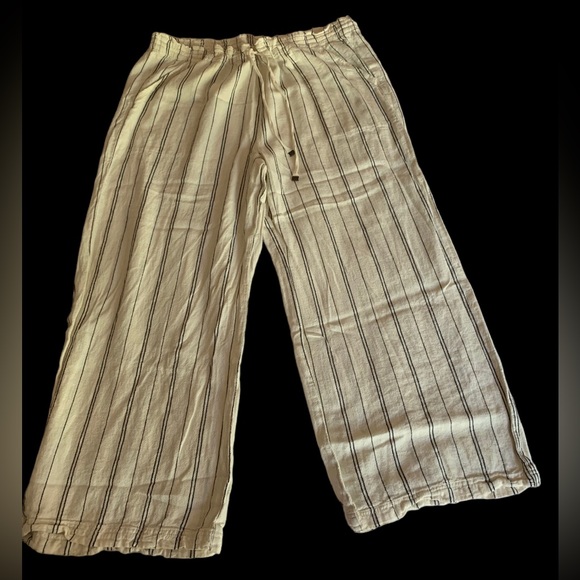 TIME AND TRU Woman’s Creamy or Off White & Black Stripe Draw String Pants - Picture 2 of 11